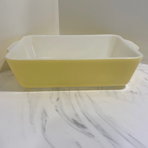 Vintage Pyrex baking dish - Picture 1 of 7